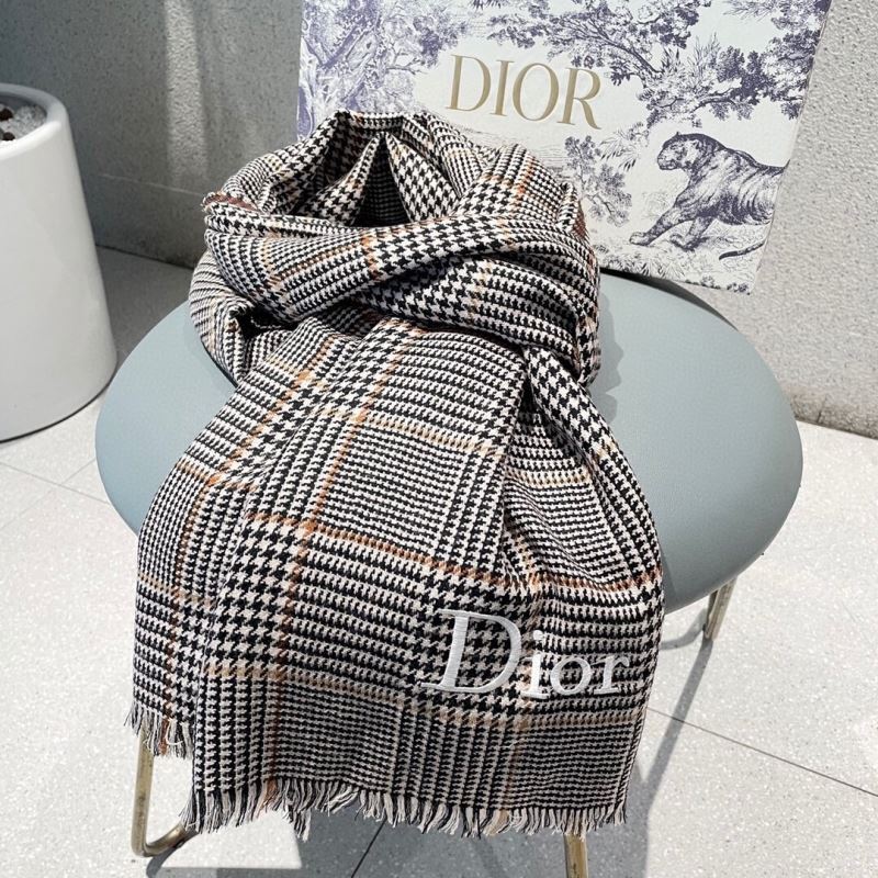 CHRISTIAN DIOR